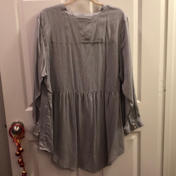 Torrid button up. - Picture 6 of 8